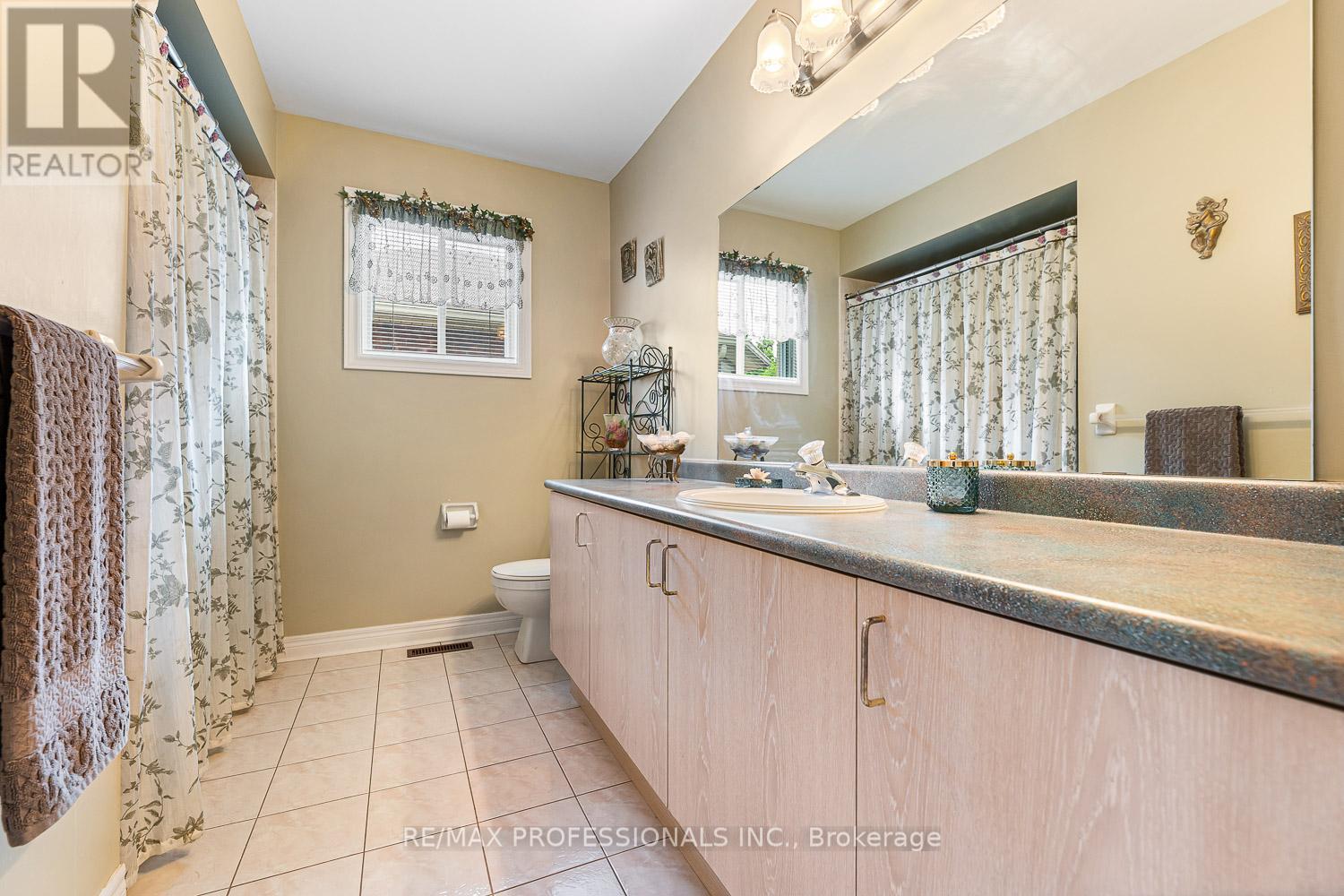 11 Riverwood Terrace, Caledon (Bolton East), Ontario  L7E 1S2 - Photo 24 - W12214555