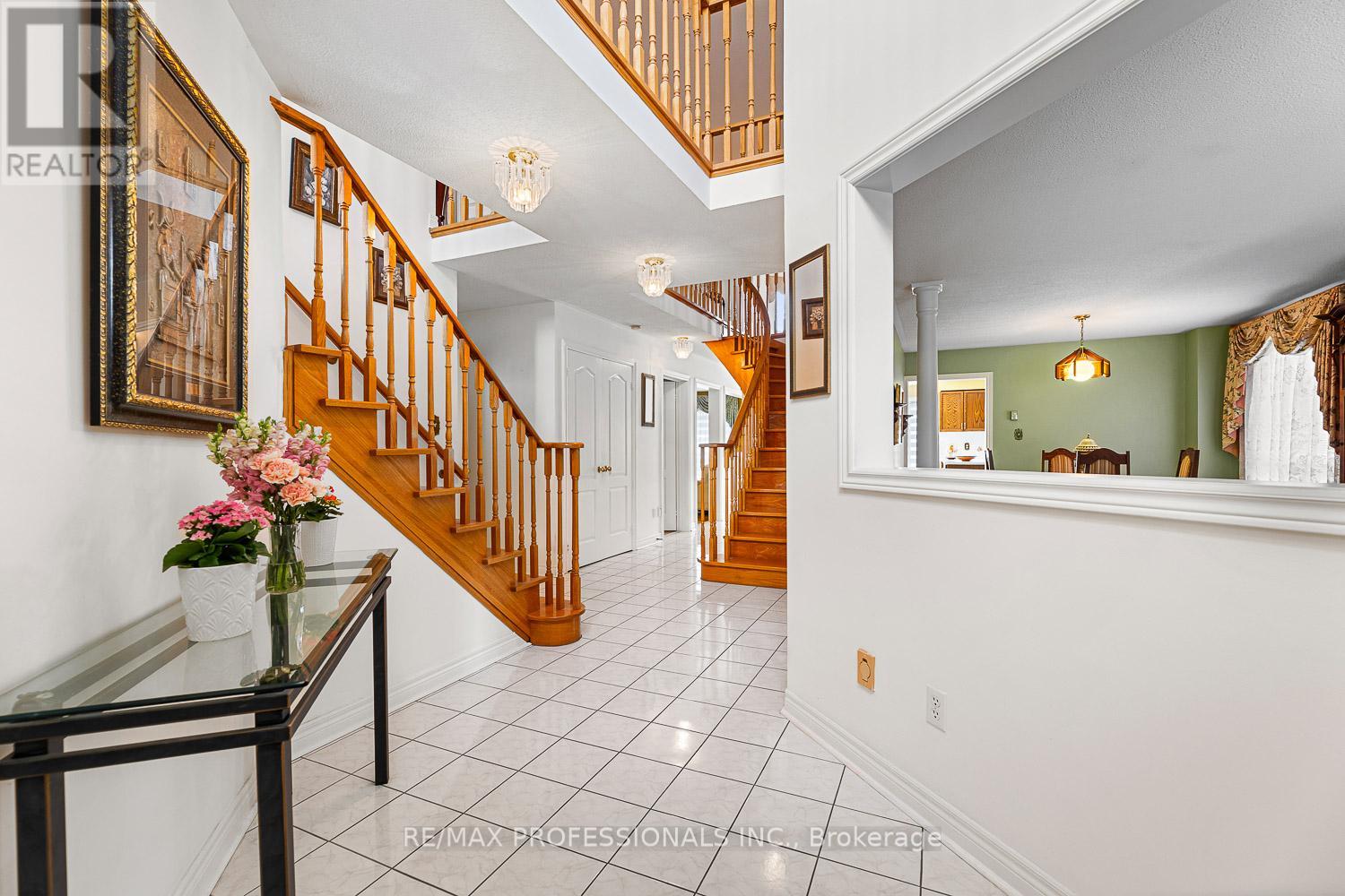 11 Riverwood Terrace, Caledon (Bolton East), Ontario  L7E 1S2 - Photo 4 - W12214555
