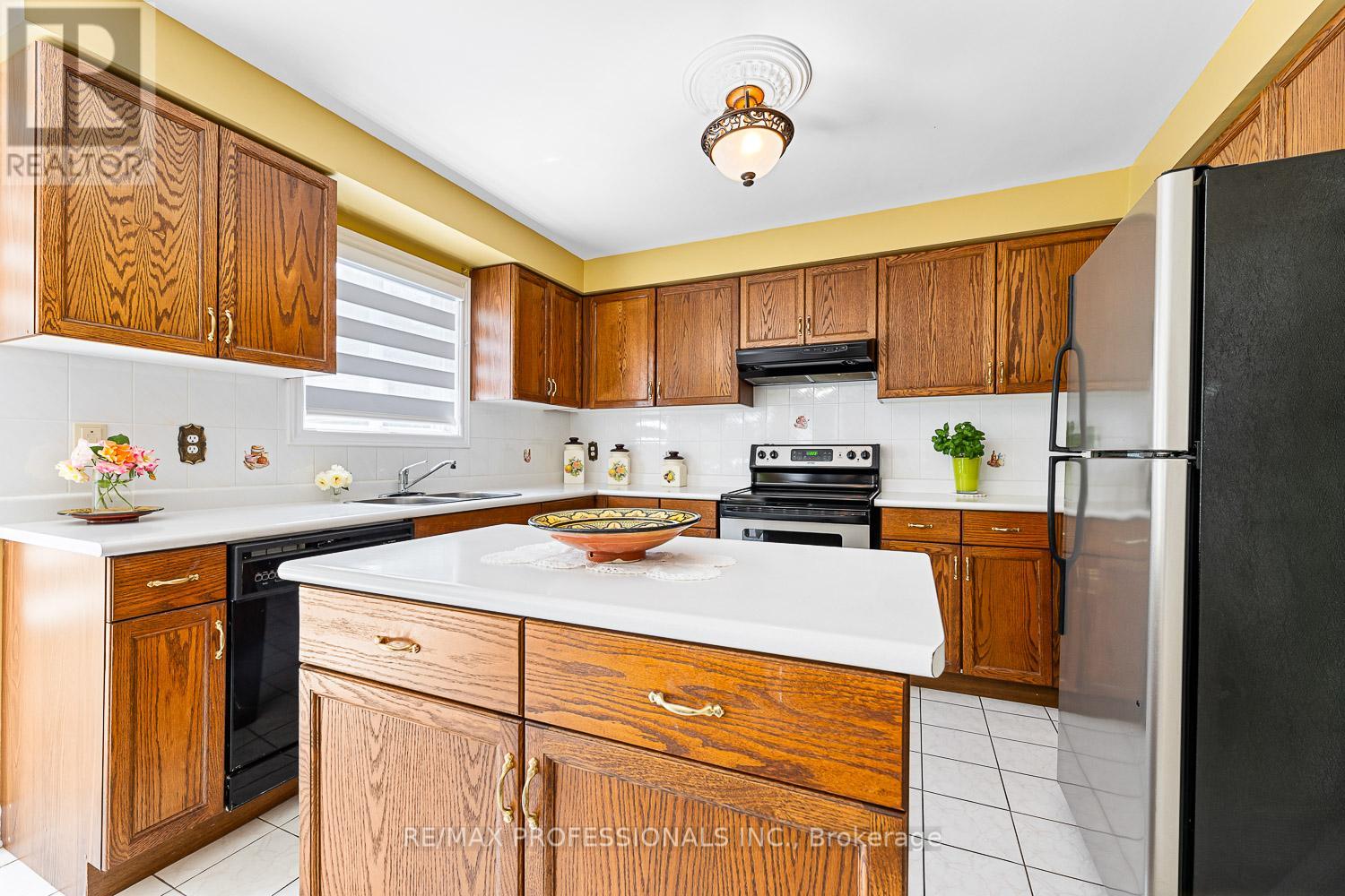 11 Riverwood Terrace, Caledon (Bolton East), Ontario  L7E 1S2 - Photo 9 - W12214555