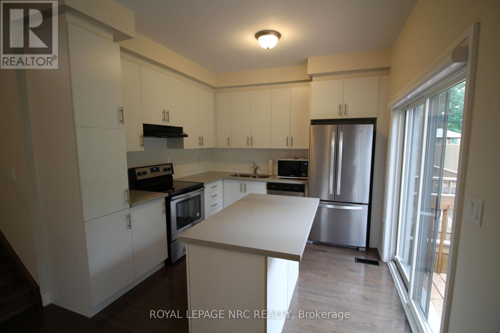7 Oliana Way, Brampton, Ontario  L6Y 6G8 - Photo 8 - W12183391