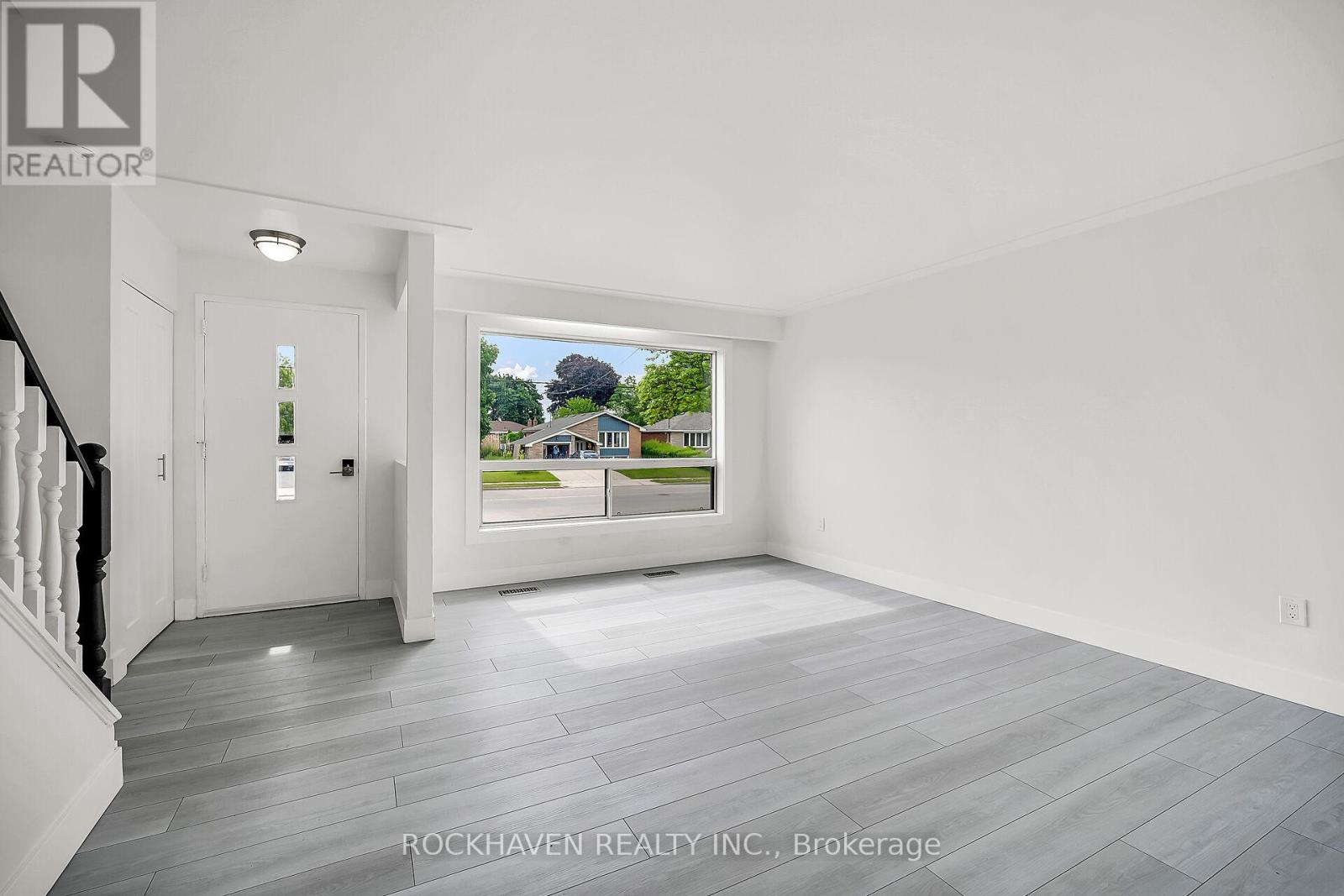 488 Upper Kenilworth Avenue, Hamilton (Huntington), Ontario  L8T 4G8 - Photo 3 - X12214551