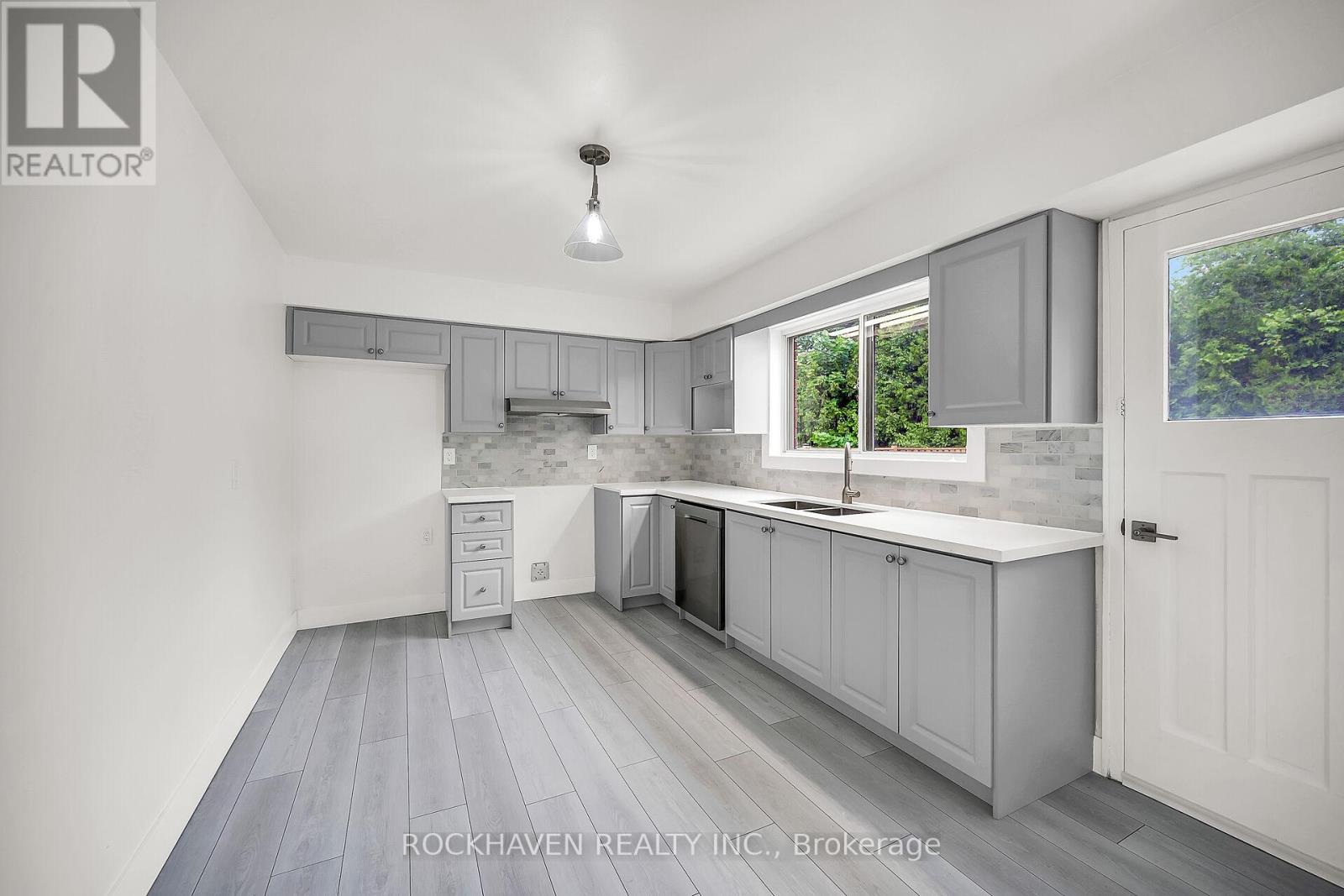 488 Upper Kenilworth Avenue, Hamilton (Huntington), Ontario  L8T 4G8 - Photo 6 - X12214551