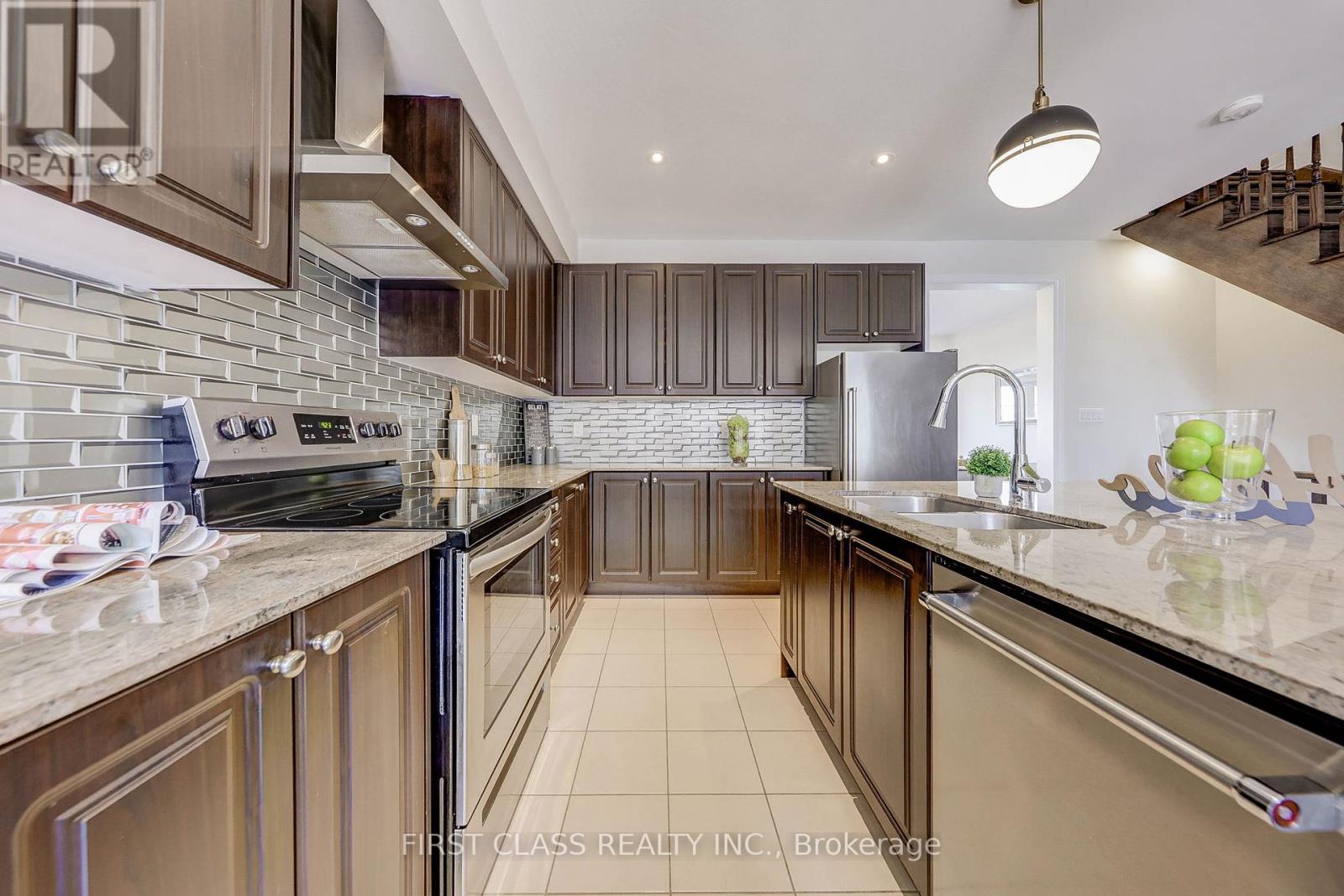 8 Deep River Lane, Richmond Hill, Ontario  L4C 5S4 - Photo 18 - N12166088