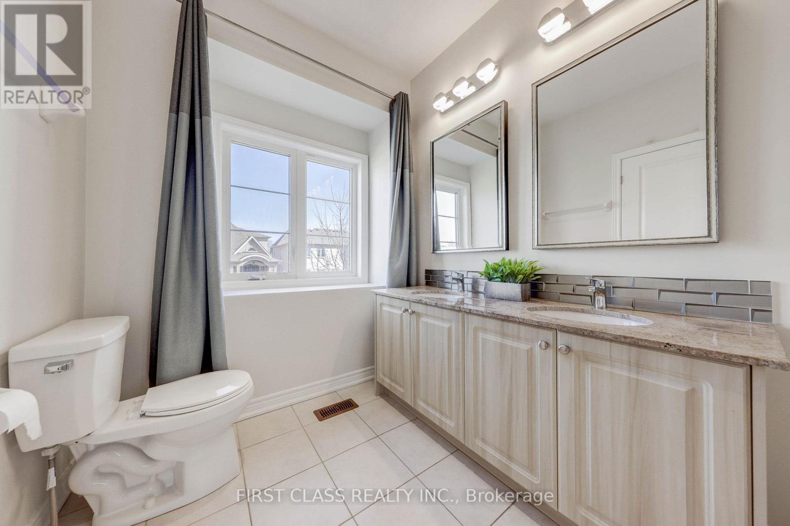 8 Deep River Lane, Richmond Hill, Ontario  L4C 5S4 - Photo 24 - N12166088