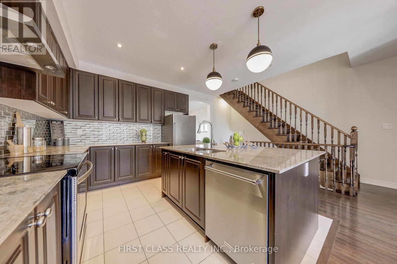 8 Deep River Lane, Richmond Hill, Ontario  L4C 5S4 - Photo 19 - N12166088