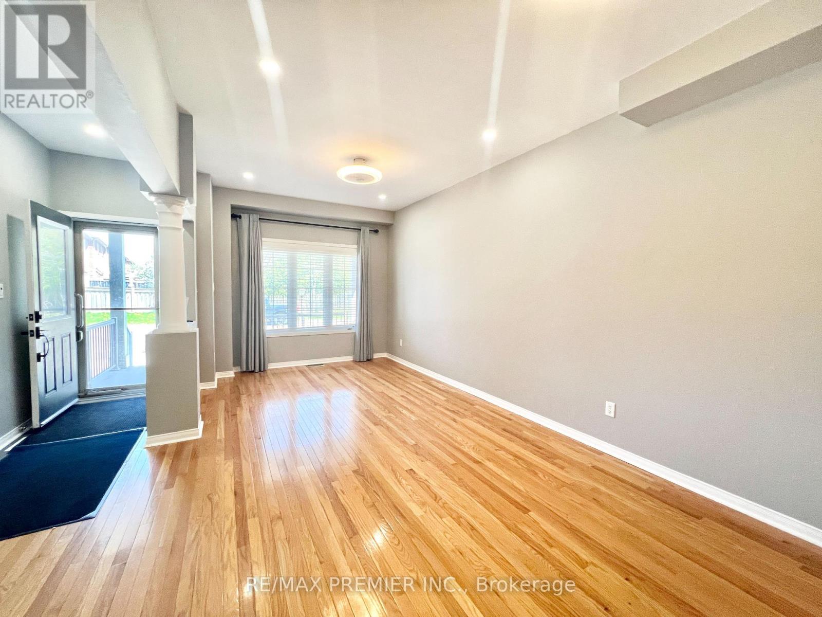 155 Penndutch Circle, Whitchurch-Stouffville (Stouffville), Ontario  L4A 0N9 - Photo 4 - N12213047