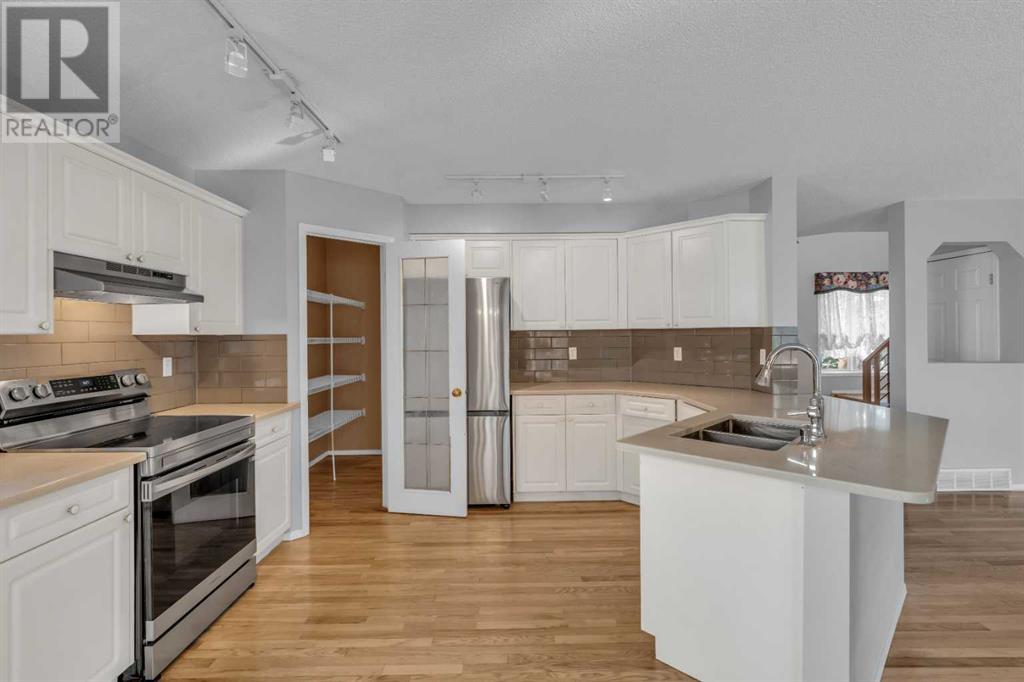 880 Somerset Drive Sw, Calgary, Alberta  T2Y 3S2 - Photo 8 - A2221041