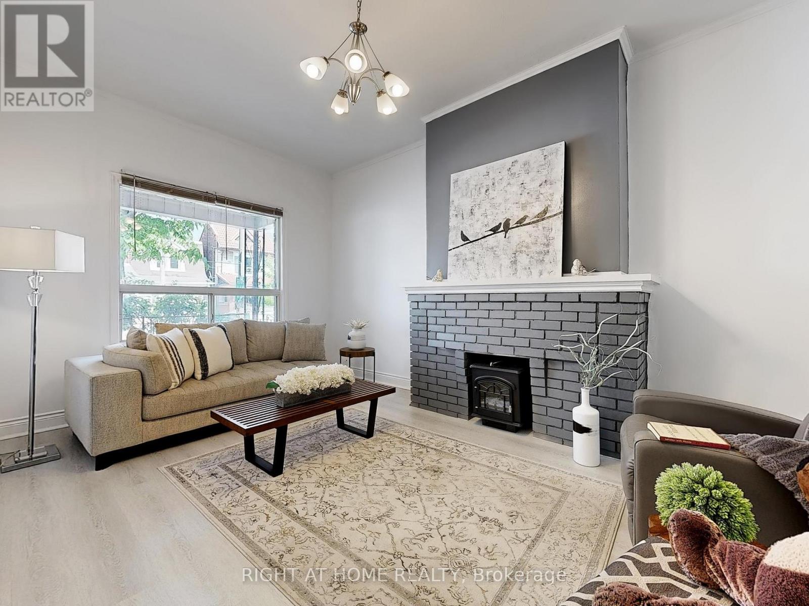 1072 DUFFERIN STREET, Toronto, Ontario