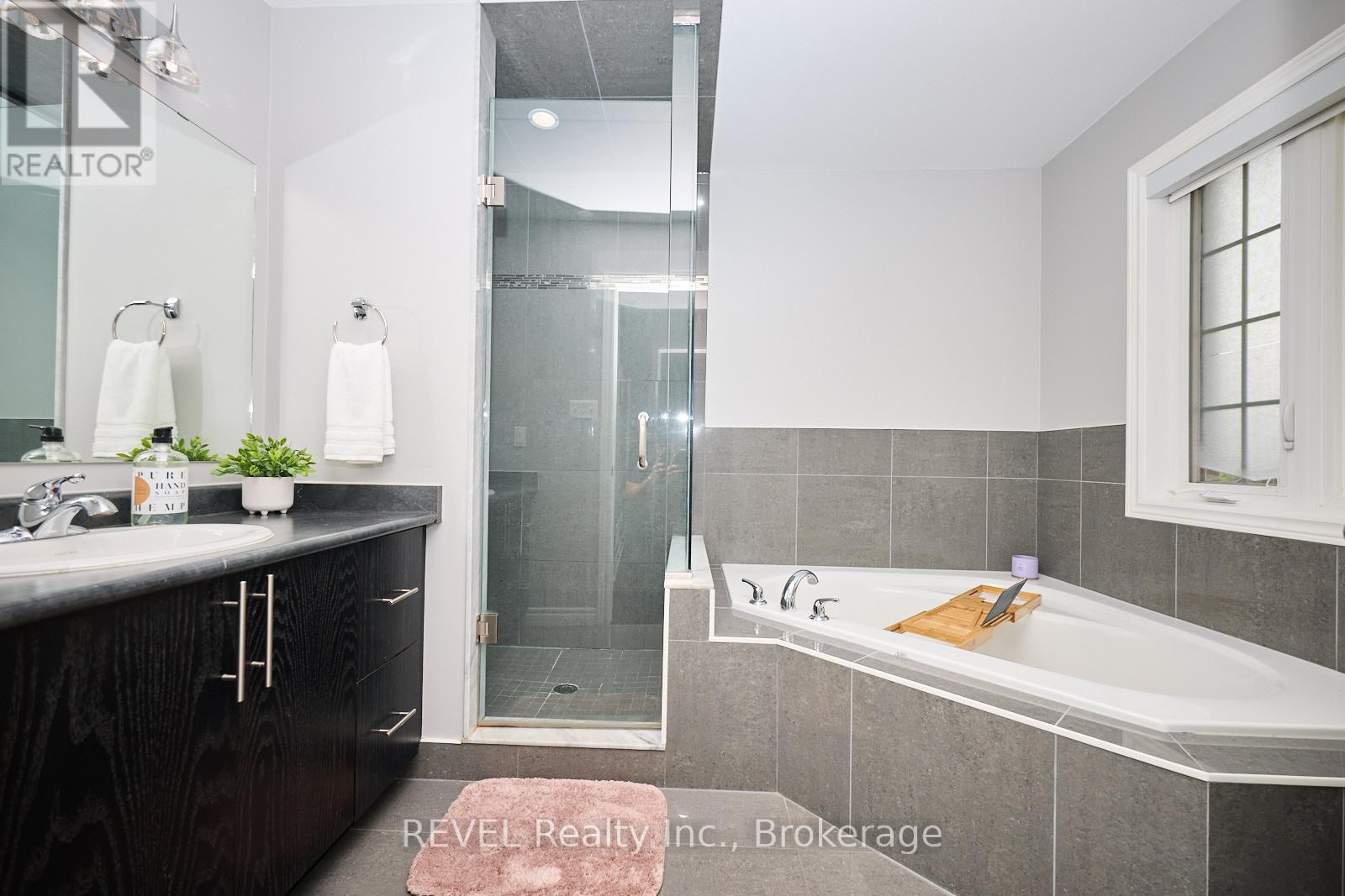 47 Galileo Drive, Hamilton (Lakeshore), Ontario  L8E 0H1 - Photo 24 - X12214584