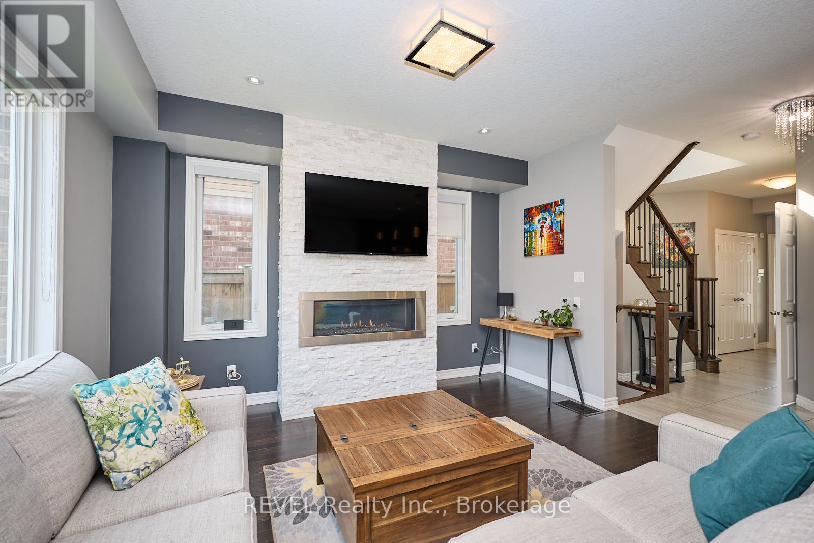47 Galileo Drive, Hamilton (Lakeshore), Ontario  L8E 0H1 - Photo 8 - X12214584
