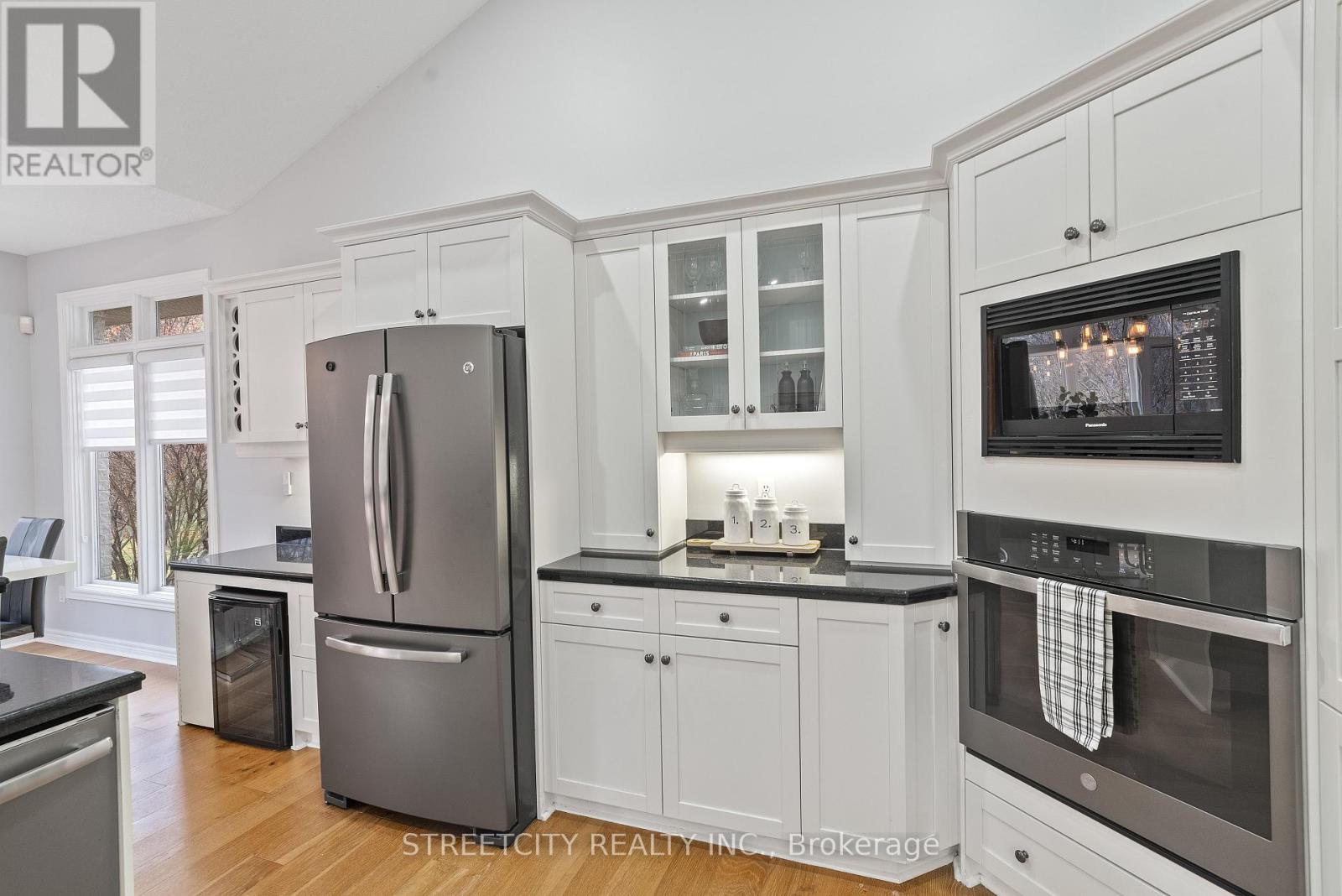 27 Wynfield Lane S, Middlesex Centre, Ontario  N6H 5L2 - Photo 16 - X12147265