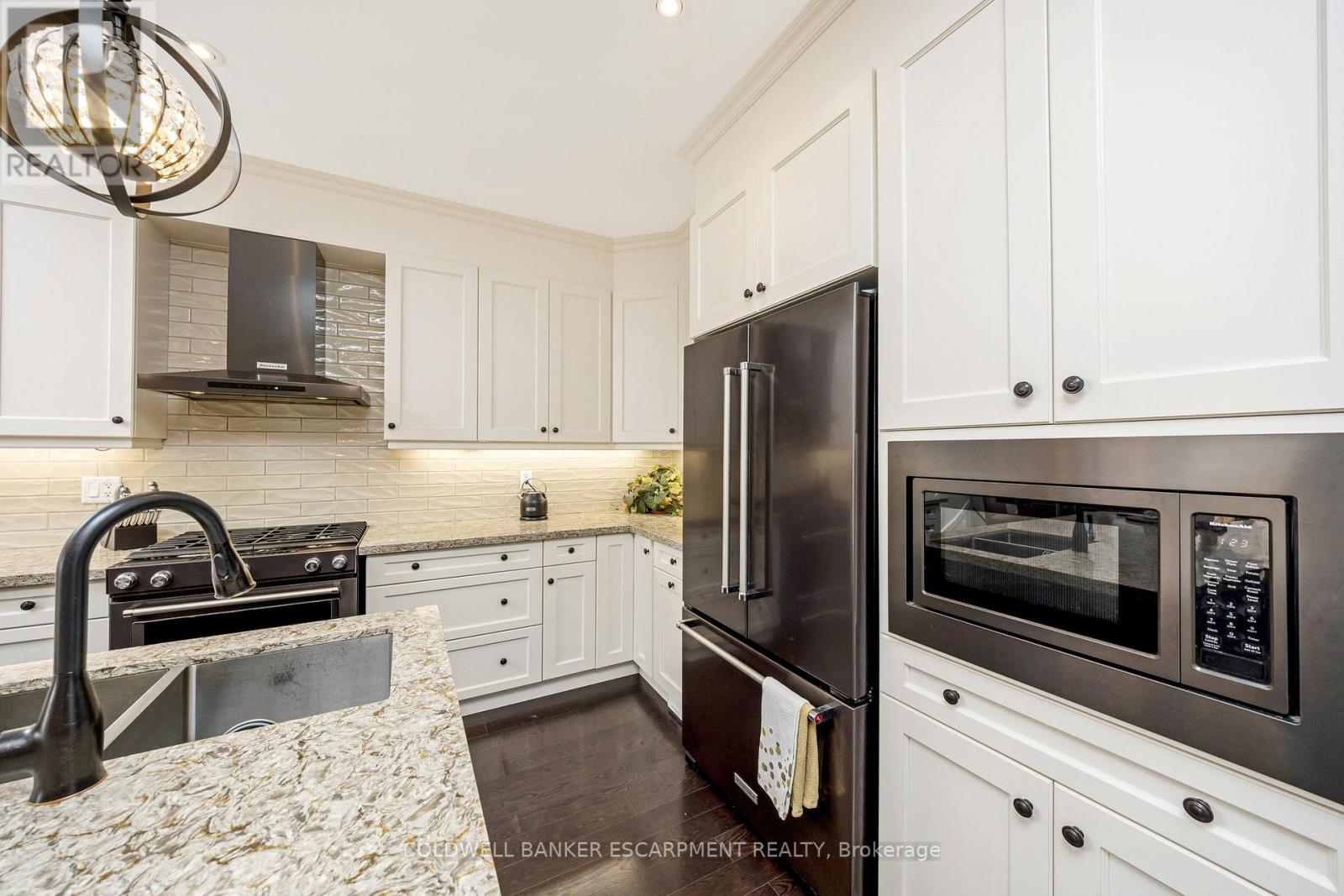 107 Taylor Avenue, Guelph/eramosa (Rockwood), Ontario  N0B 2K0 - Photo 12 - X12214570