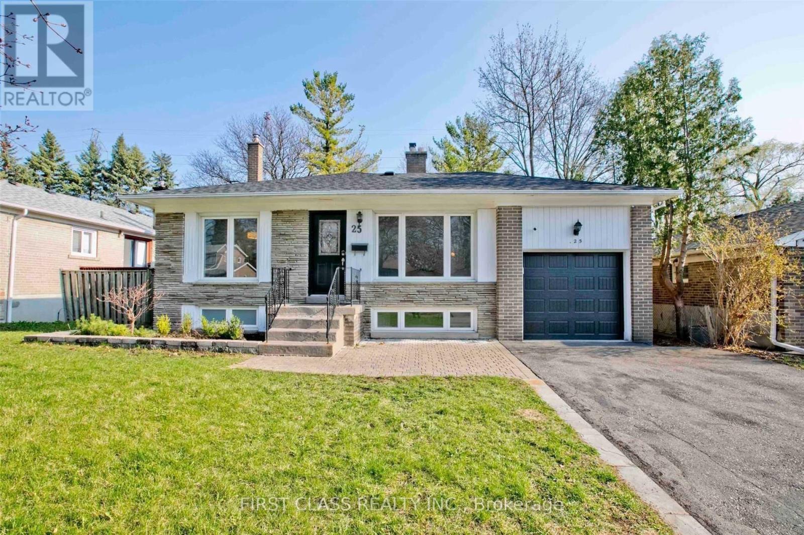 25 SUMMERSIDE CRESCENT, Toronto, Ontario