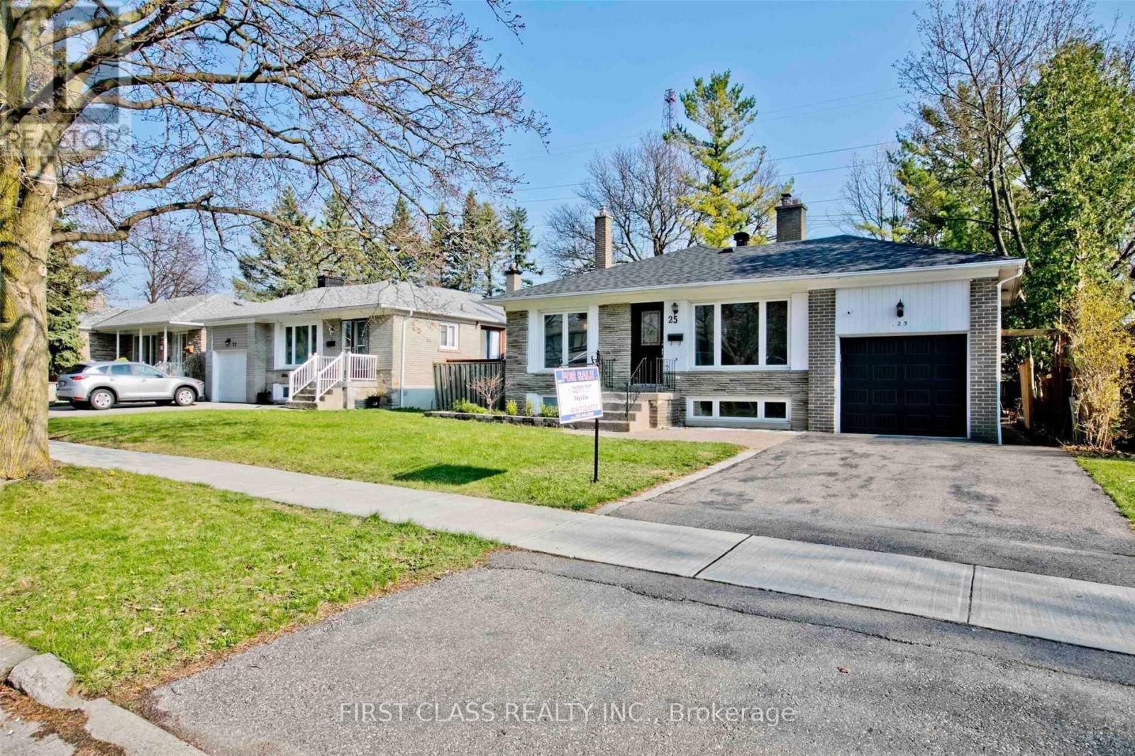 25 Summerside Crescent, Toronto, Ontario  M2H 1W9 - Photo 2 - C12214577