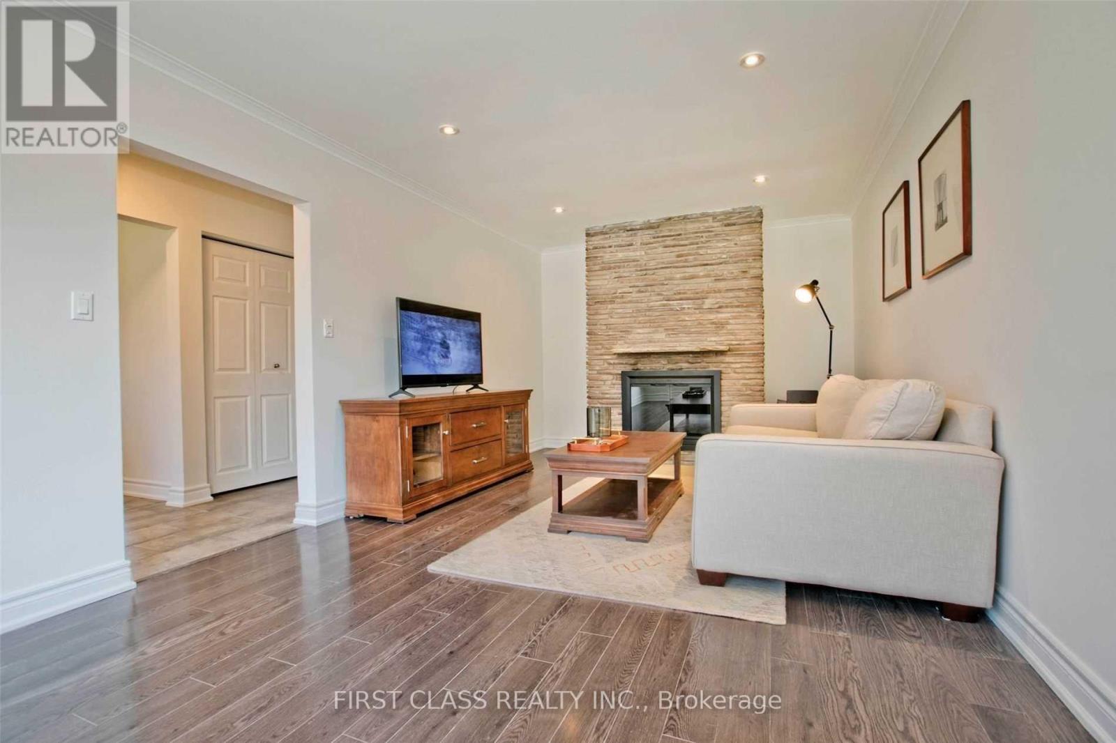 25 Summerside Crescent, Toronto, Ontario  M2H 1W9 - Photo 4 - C12214577