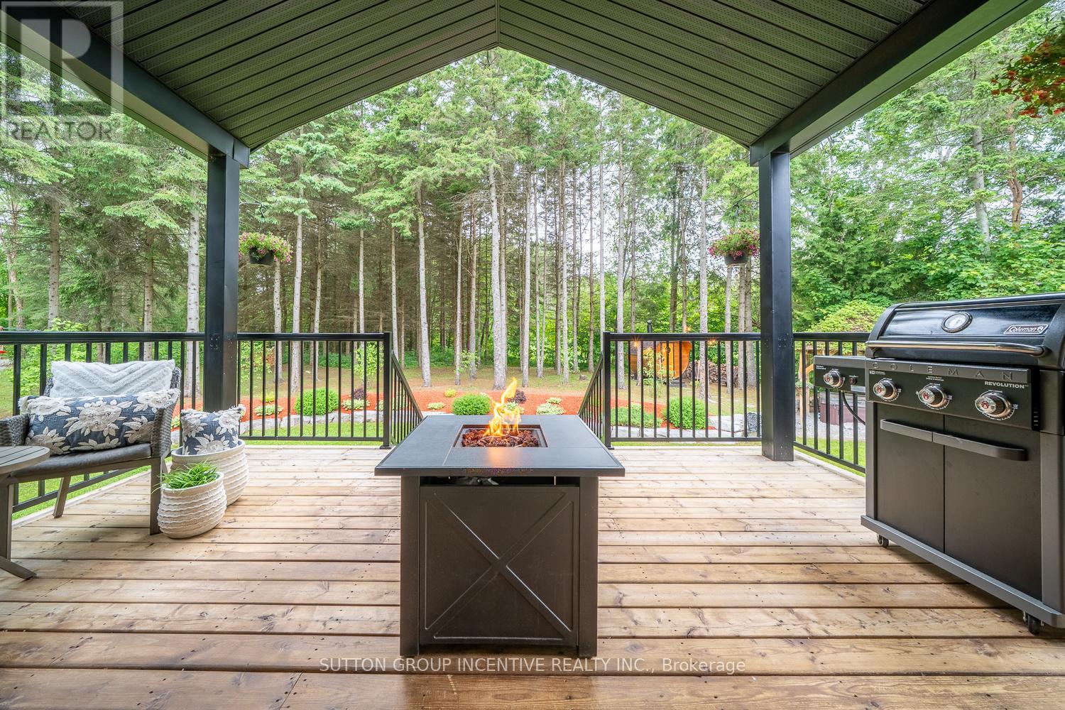 7070 93 Highway, Tiny, Ontario  L0K 2E0 - Photo 2 - S12214598