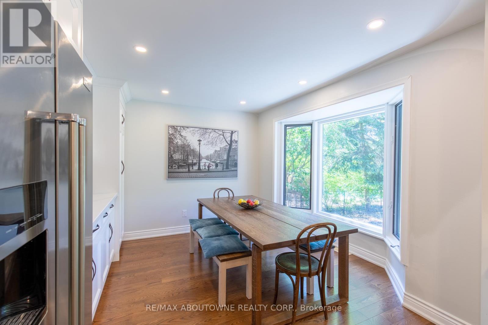 196 Charnwood Drive, Oakville (Fd Ford), Ontario  L6J 5H1 - Photo 11 - W12214573