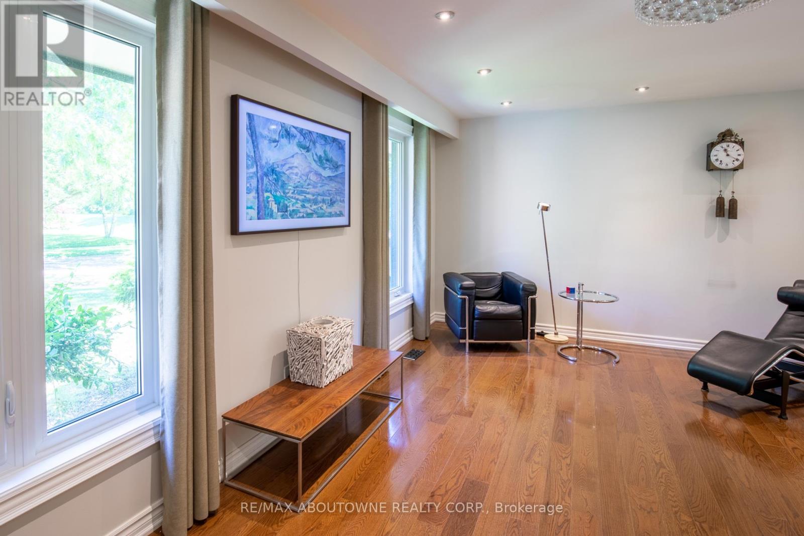 196 Charnwood Drive, Oakville (Fd Ford), Ontario  L6J 5H1 - Photo 15 - W12214573