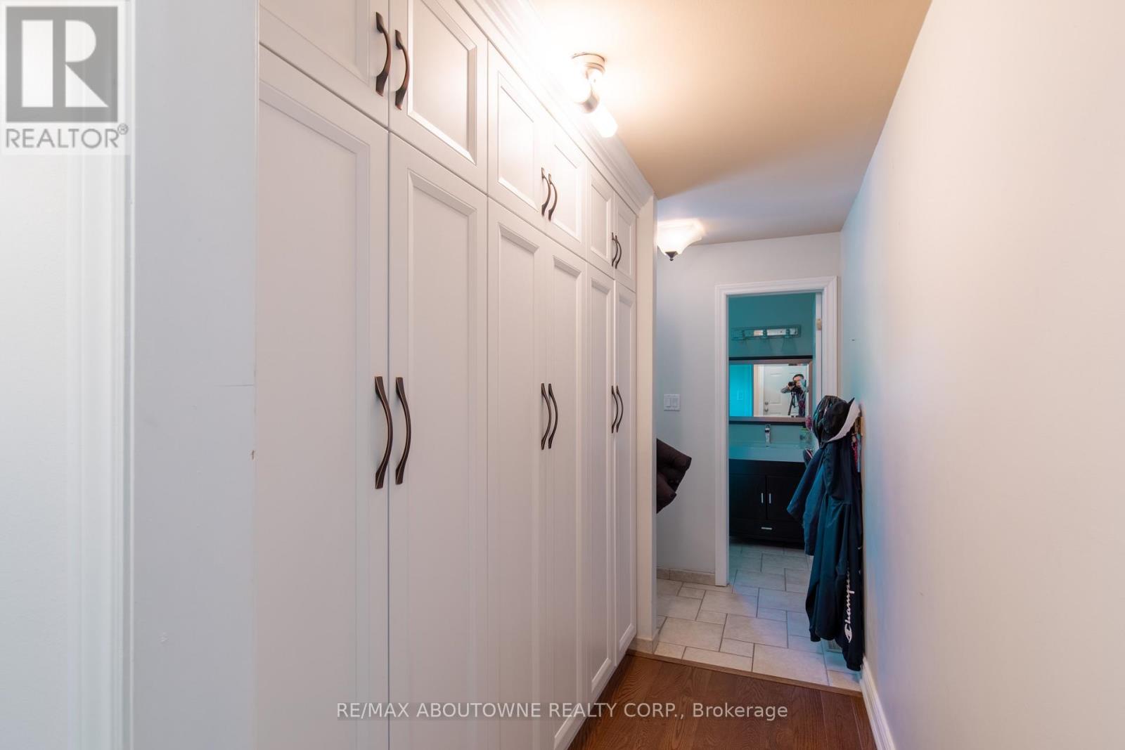 196 Charnwood Drive, Oakville (Fd Ford), Ontario  L6J 5H1 - Photo 22 - W12214573