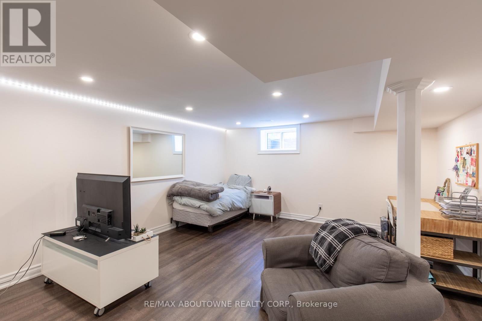196 Charnwood Drive, Oakville (Fd Ford), Ontario  L6J 5H1 - Photo 27 - W12214573