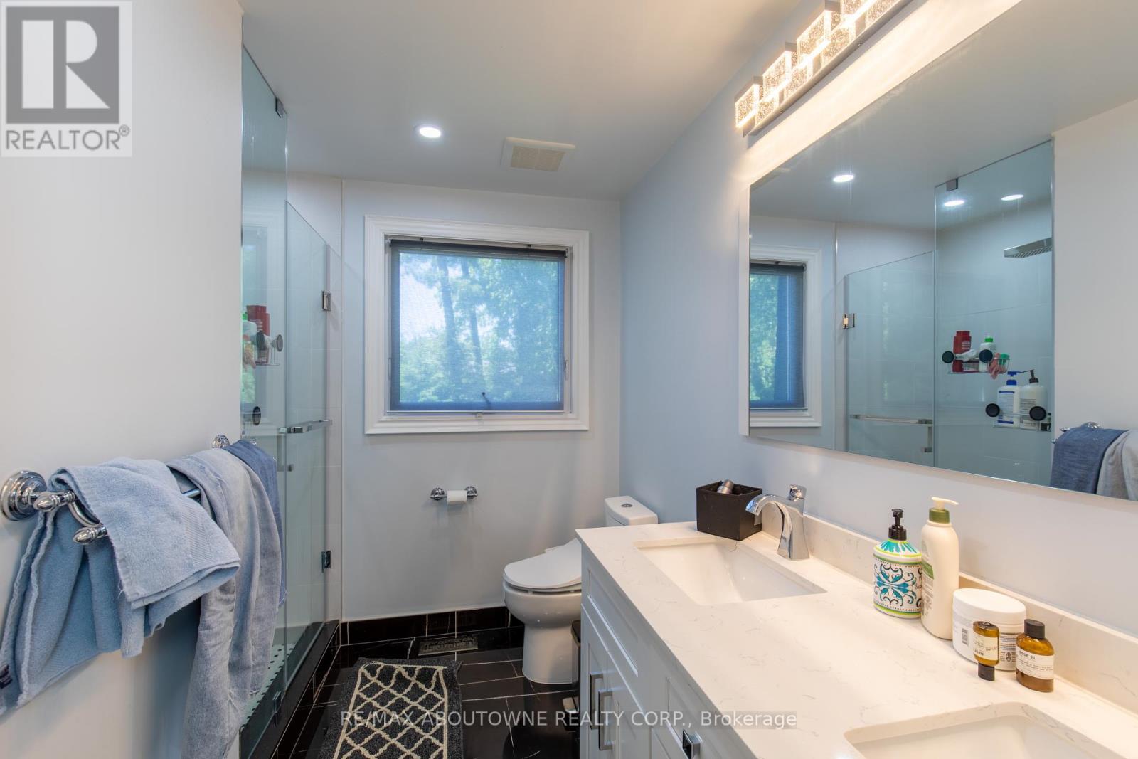 196 Charnwood Drive, Oakville (Fd Ford), Ontario  L6J 5H1 - Photo 31 - W12214573