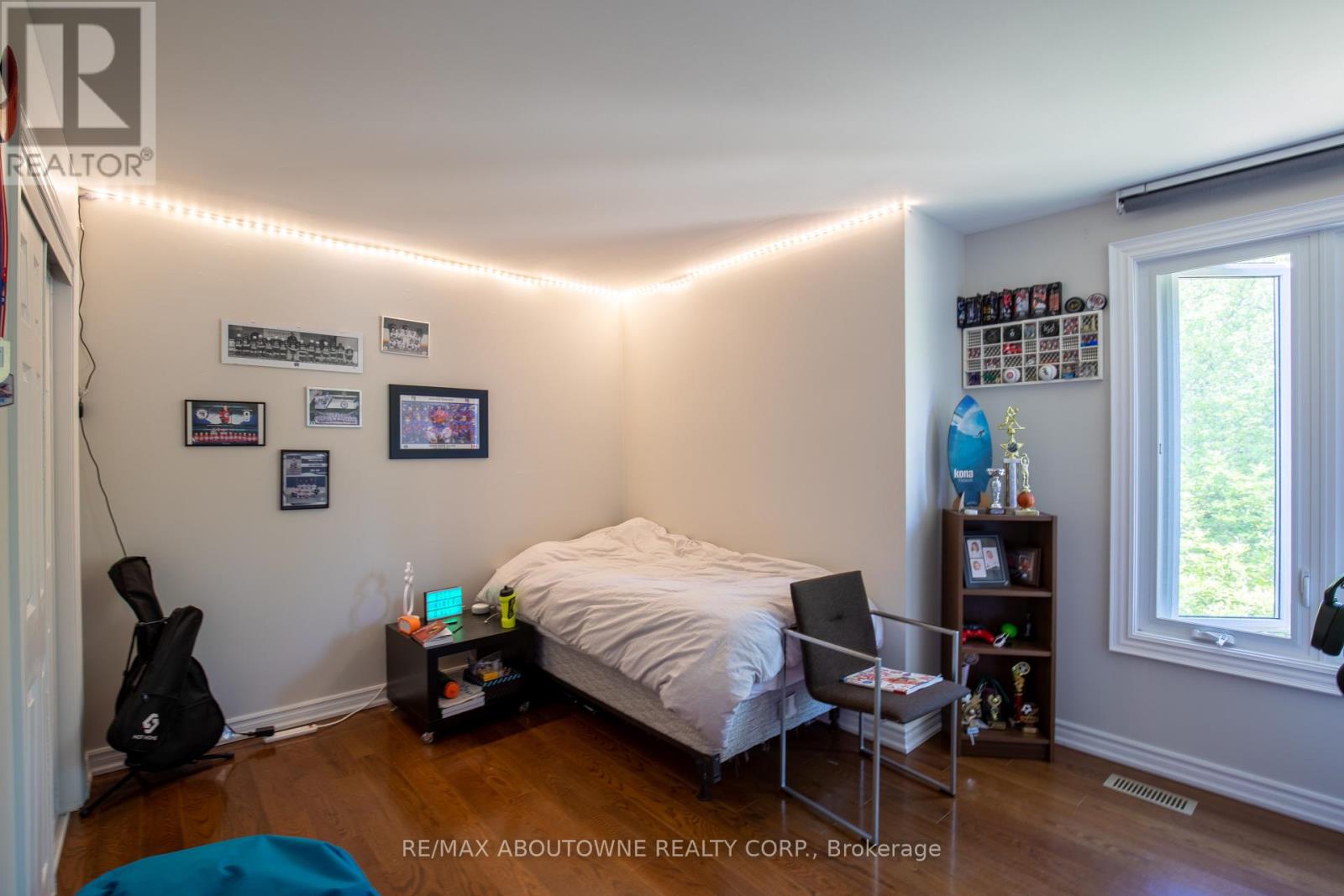 196 Charnwood Drive, Oakville (Fd Ford), Ontario  L6J 5H1 - Photo 32 - W12214573