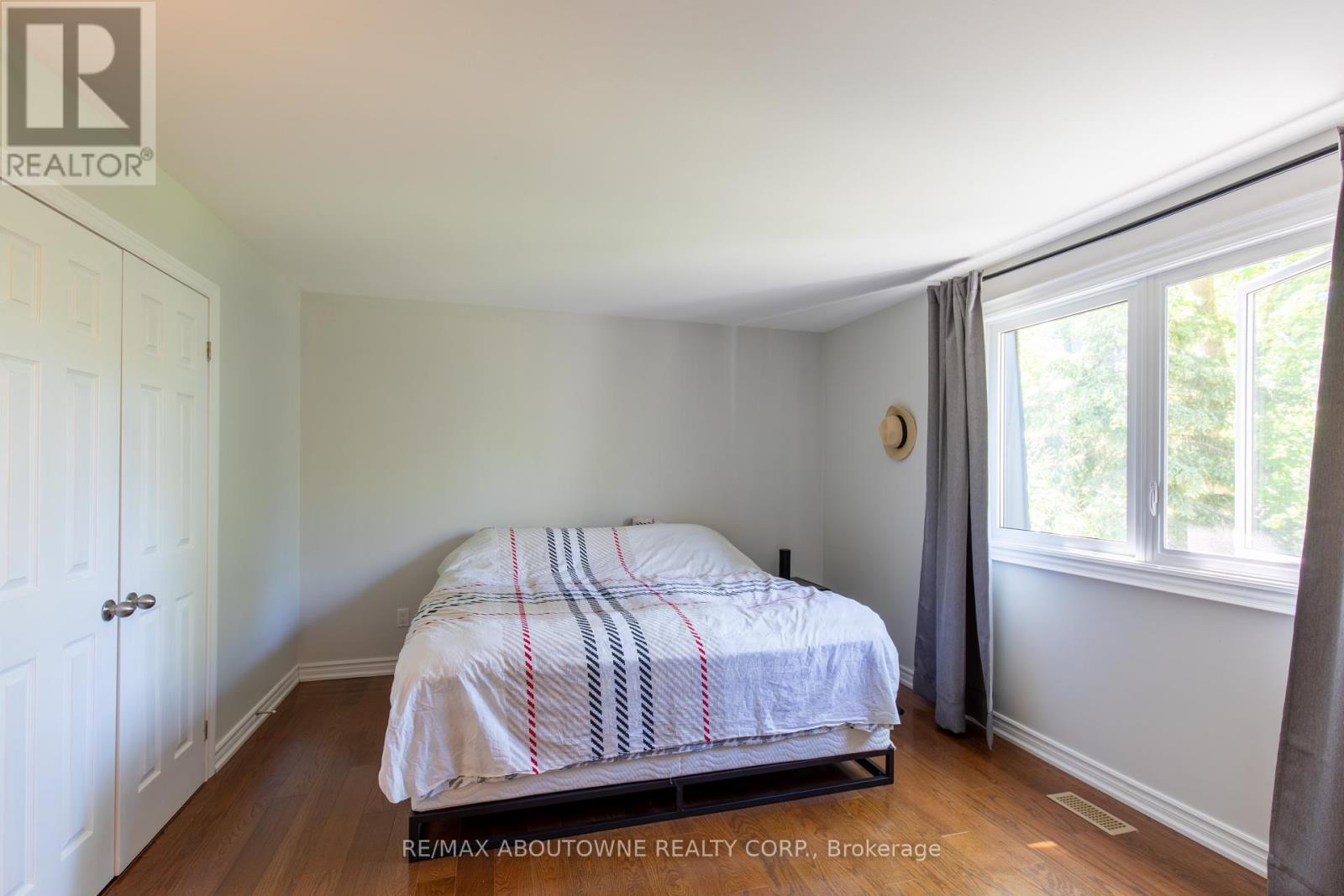 196 Charnwood Drive, Oakville (Fd Ford), Ontario  L6J 5H1 - Photo 36 - W12214573