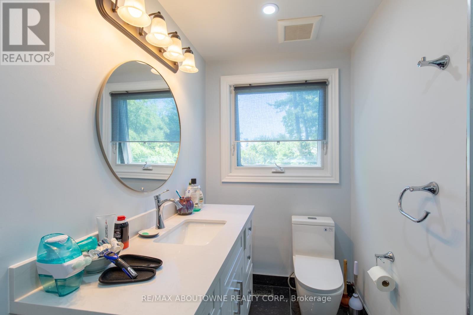 196 Charnwood Drive, Oakville (Fd Ford), Ontario  L6J 5H1 - Photo 37 - W12214573