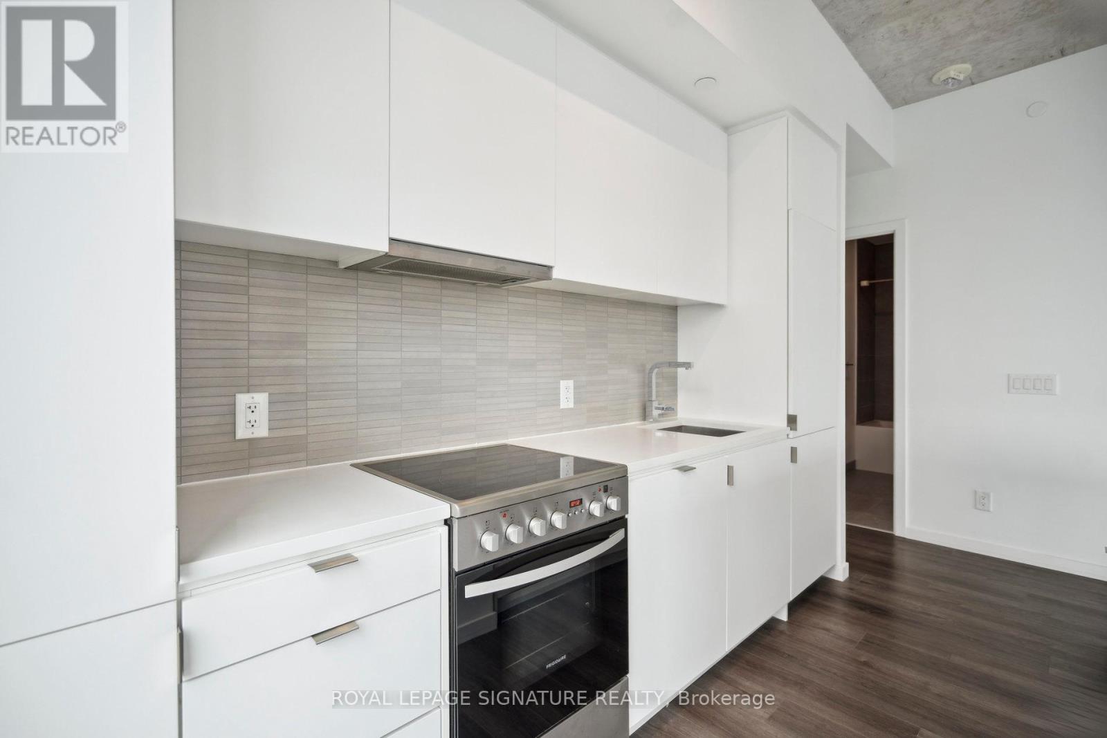808 - 7 Smith Crescent, Toronto, Ontario  M8Z 0G3 - Photo 10 - W12214585