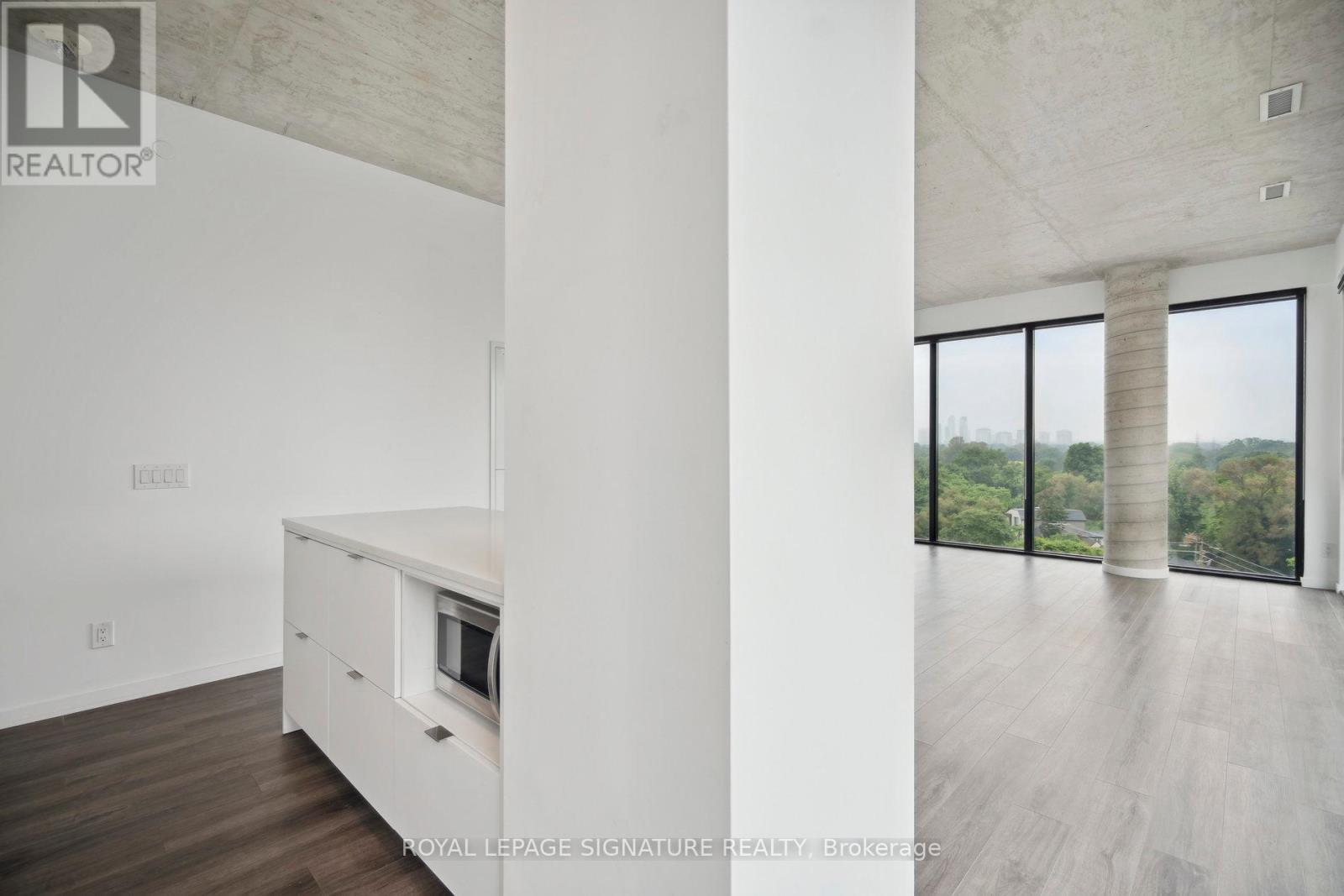 808 - 7 Smith Crescent, Toronto, Ontario  M8Z 0G3 - Photo 11 - W12214585