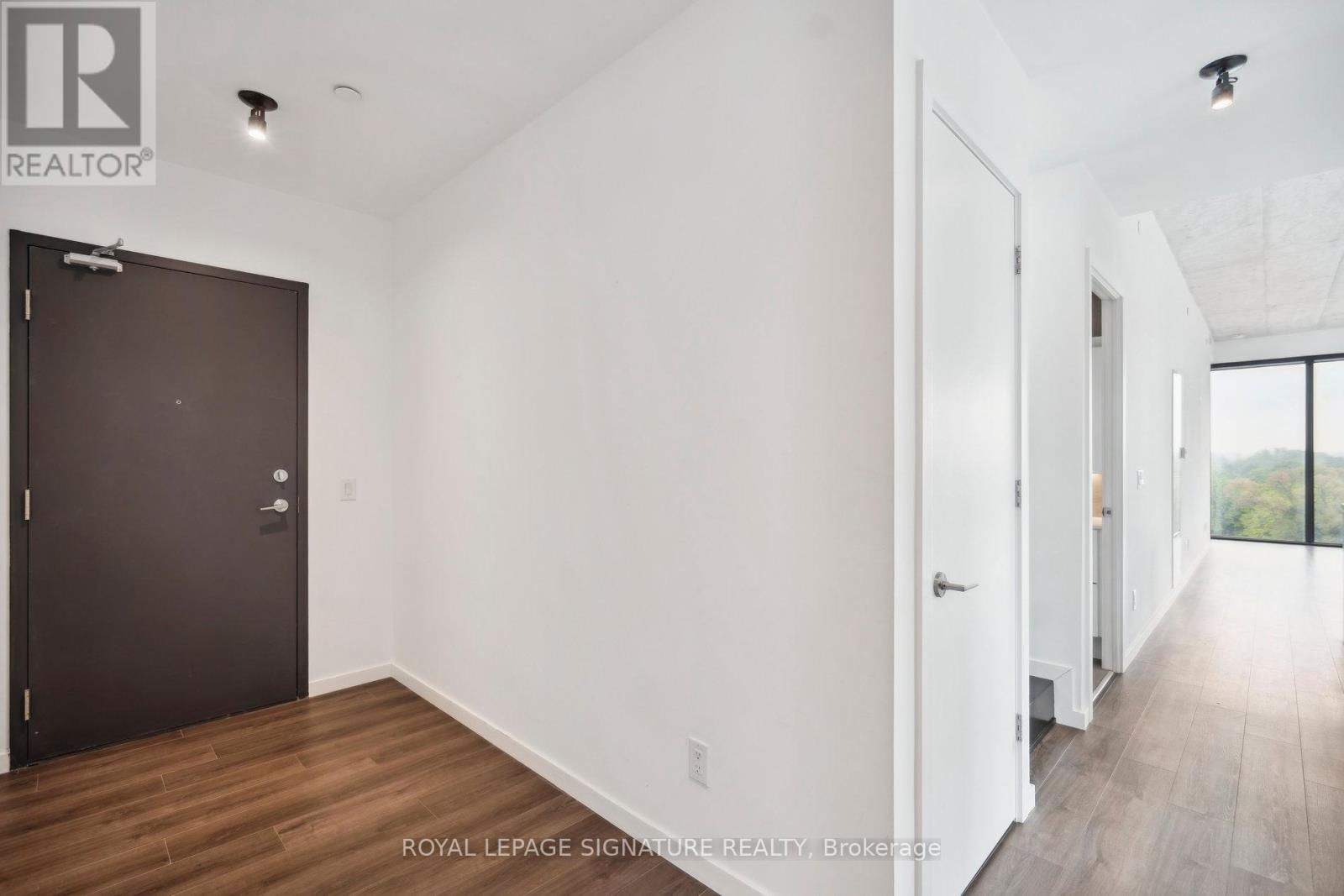 808 - 7 Smith Crescent, Toronto, Ontario  M8Z 0G3 - Photo 4 - W12214585