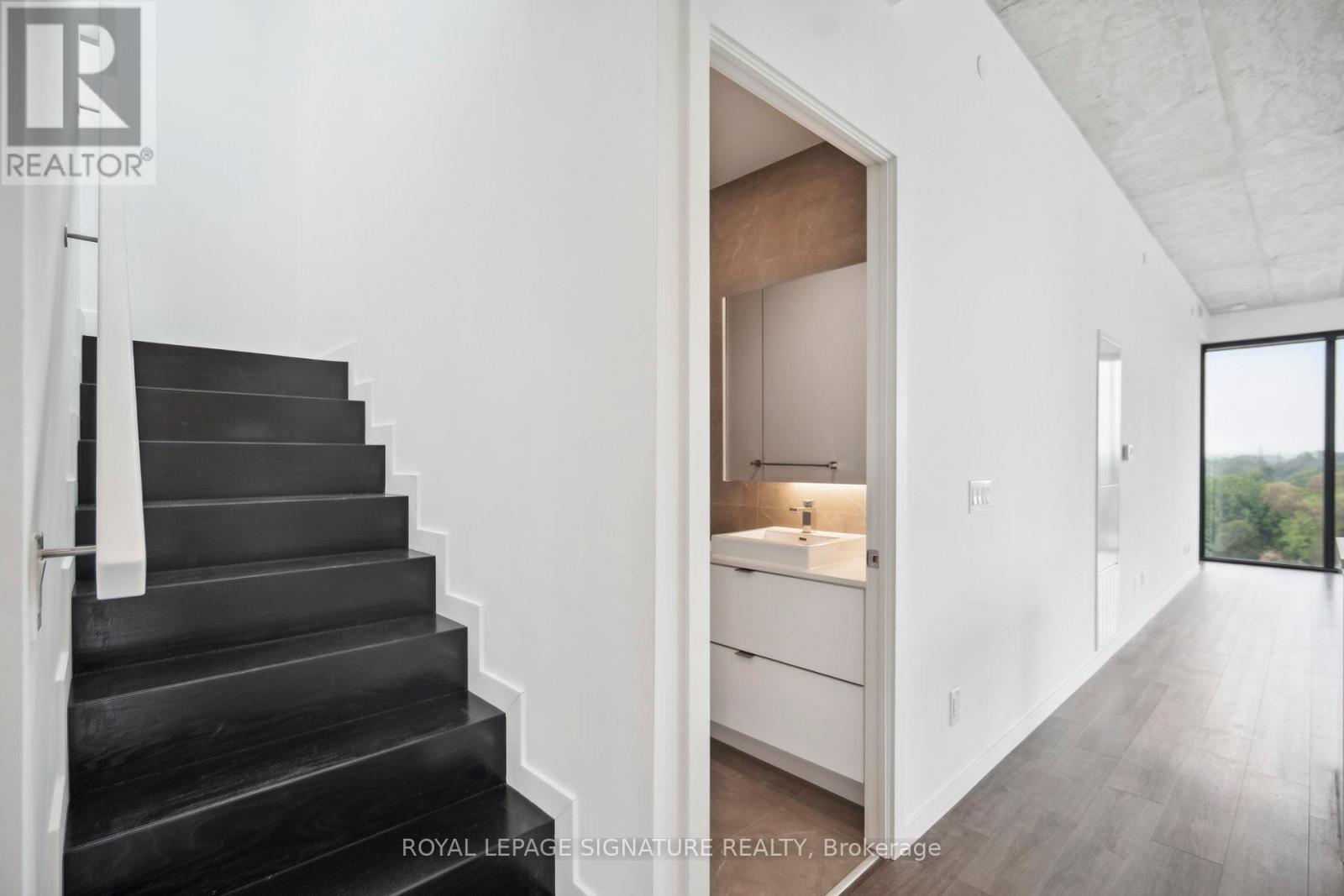 808 - 7 Smith Crescent, Toronto, Ontario  M8Z 0G3 - Photo 6 - W12214585