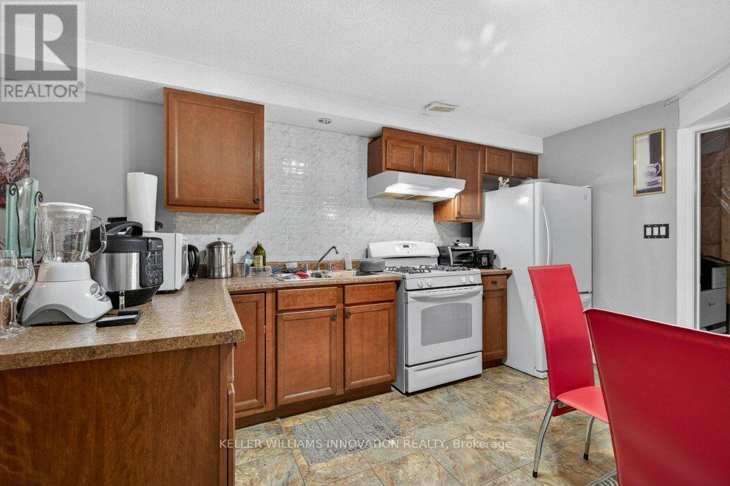 324 Beaumont Crescent, Kitchener, Ontario  N2A 0A7 - Photo 32 - X12214582