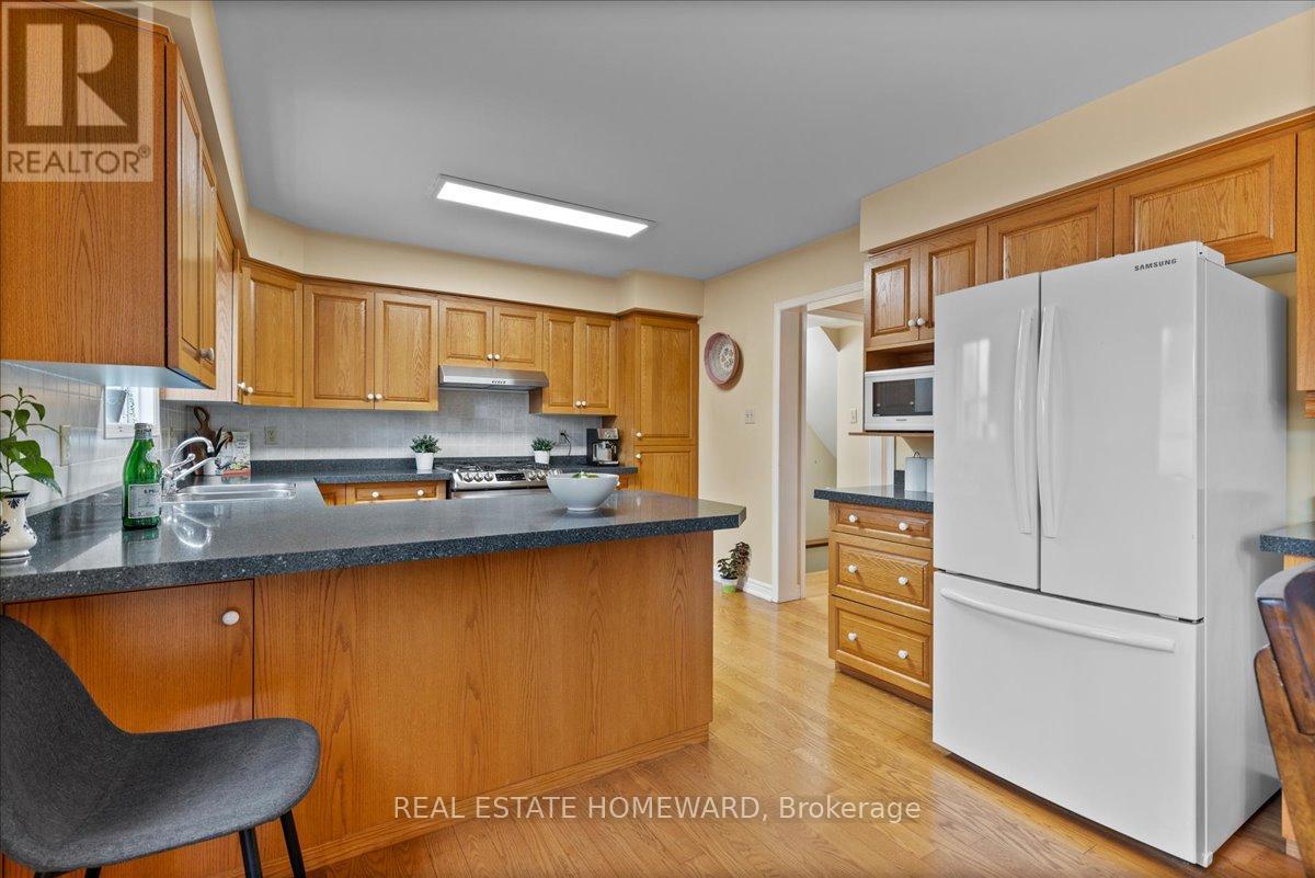 339 Bushview Crescent, Waterloo, Ontario  N2V 2A6 - Photo 13 - X12214586