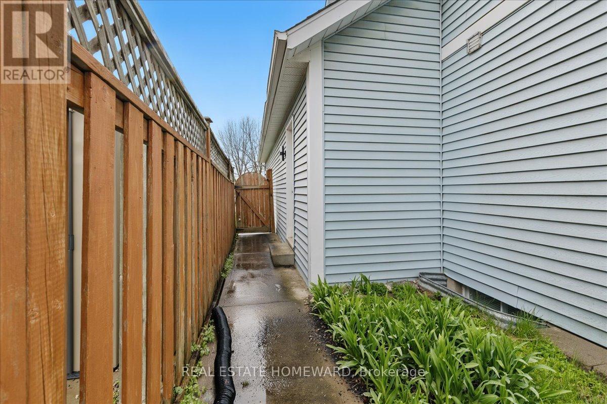 339 Bushview Crescent, Waterloo, Ontario  N2V 2A6 - Photo 39 - X12214586