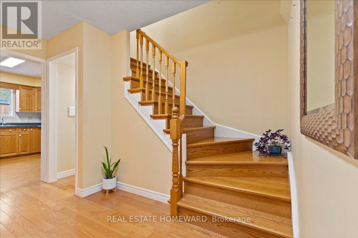 339 Bushview Crescent, Waterloo, Ontario  N2V 2A6 - Photo 8 - X12214586
