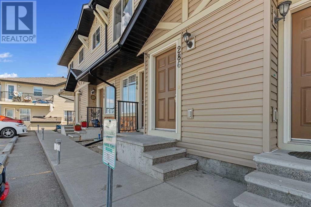 Property at 286 Saddlebrook Point NE image 1
