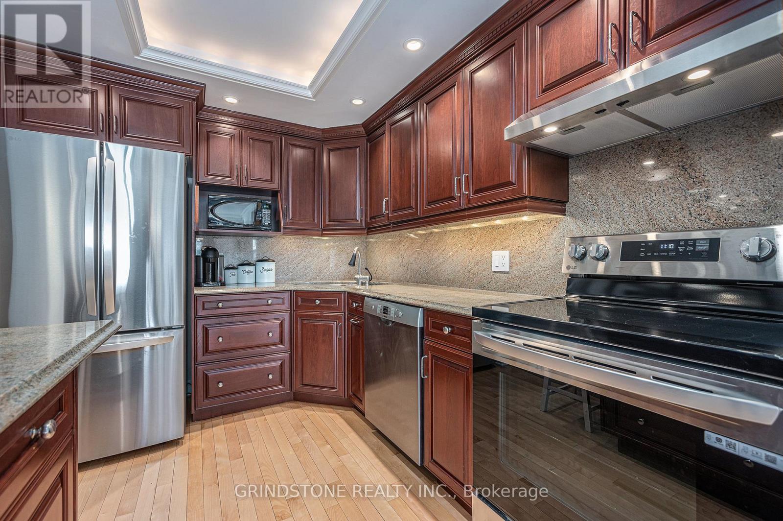 1203 - 151 Bay Street, Ottawa, Ontario  K1R 7T2 - Photo 8 - X12214607