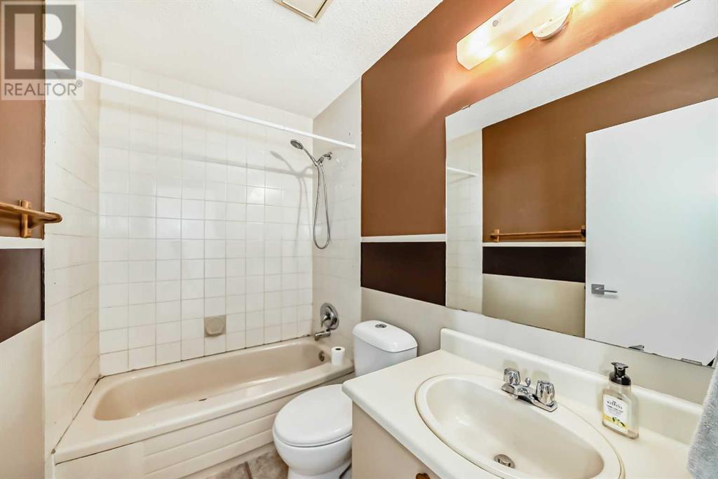 32 Scenic Rise Nw, Calgary, Alberta  T3L 1A8 - Photo 19 - A2216578