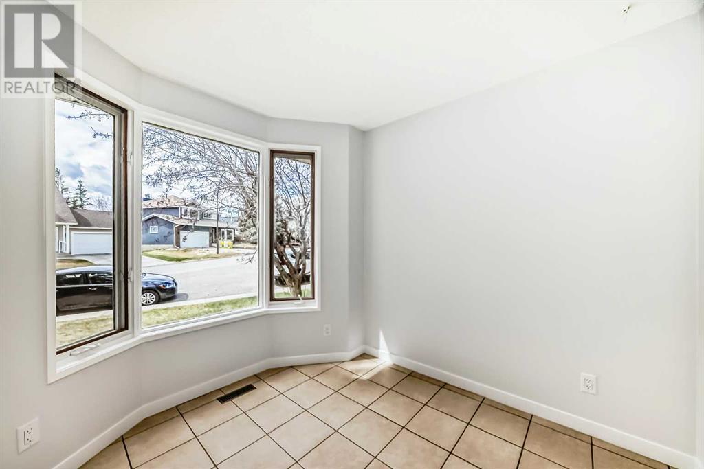 32 Scenic Rise Nw, Calgary, Alberta  T3L 1A8 - Photo 9 - A2216578