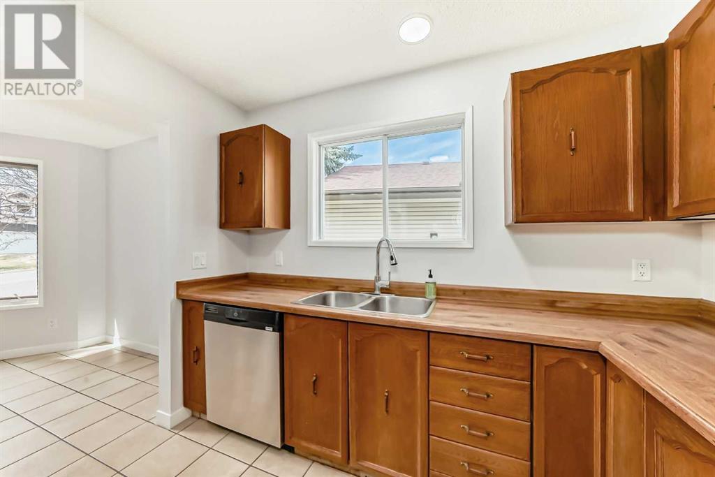 32 Scenic Rise Nw, Calgary, Alberta  T3L 1A8 - Photo 7 - A2216578
