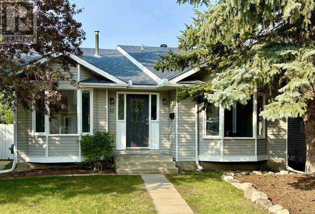 32 Scenic Rise Nw, Calgary, Alberta  T3L 1A8 - Photo 1 - A2216578