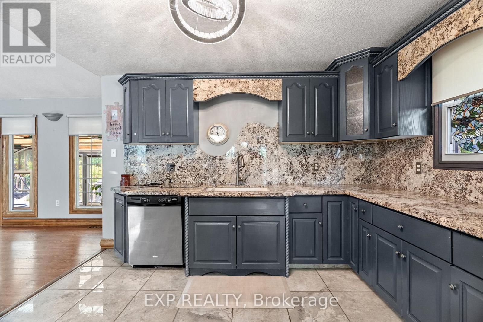 8458 Lazy Lane, Lambton Shores (Port Franks), Ontario  N0M 2N0 - Photo 10 - X12214614