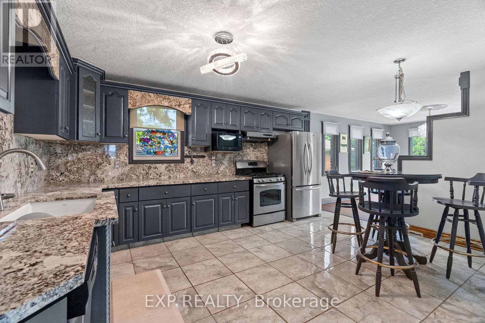 8458 Lazy Lane, Lambton Shores (Port Franks), Ontario  N0M 2N0 - Photo 11 - X12214614