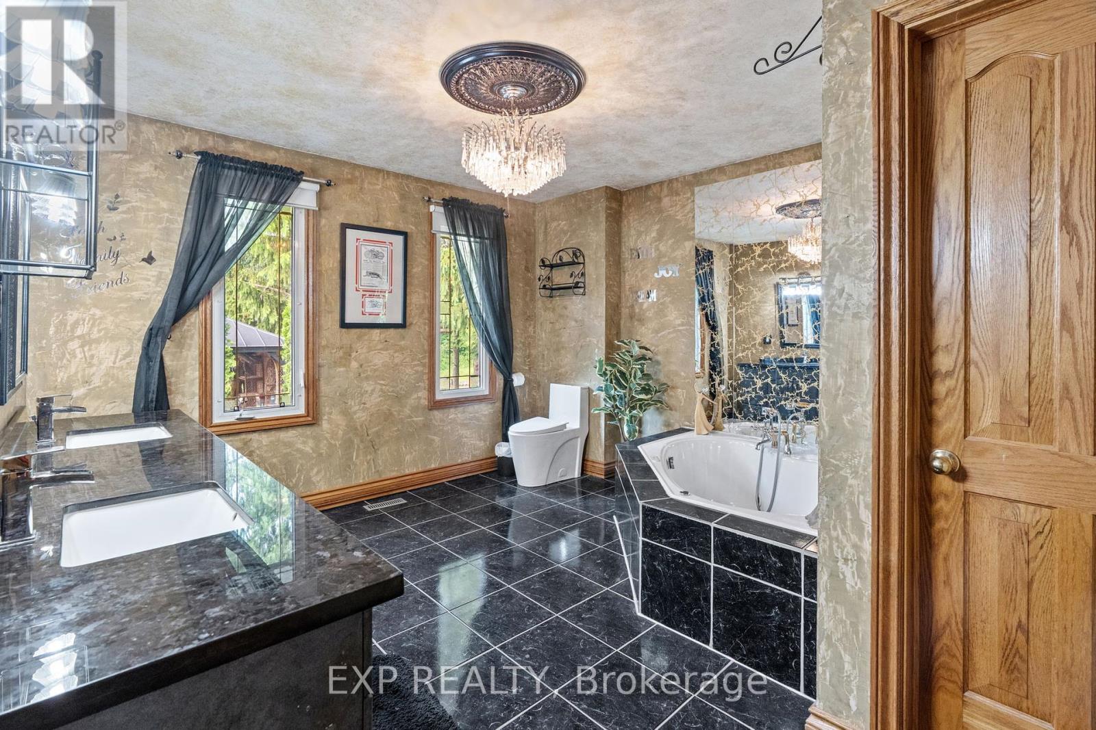 8458 Lazy Lane, Lambton Shores (Port Franks), Ontario  N0M 2N0 - Photo 13 - X12214614