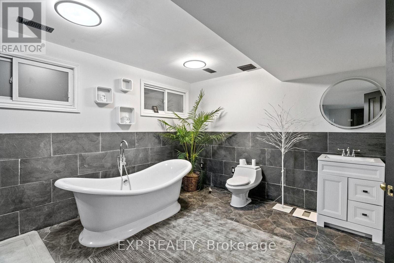 8458 Lazy Lane, Lambton Shores (Port Franks), Ontario  N0M 2N0 - Photo 17 - X12214614