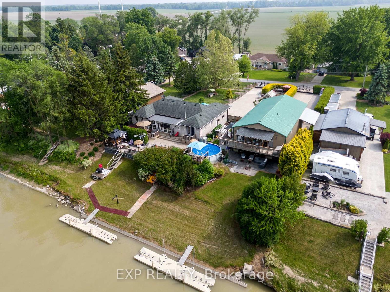 8458 Lazy Lane, Lambton Shores (Port Franks), Ontario  N0M 2N0 - Photo 2 - X12214614