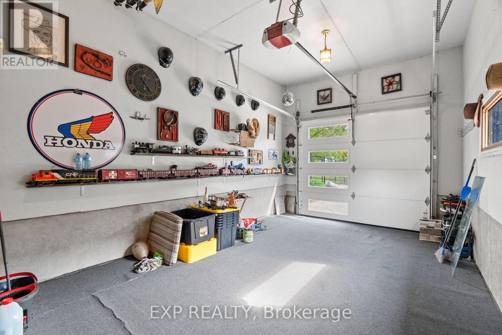 8458 Lazy Lane, Lambton Shores (Port Franks), Ontario  N0M 2N0 - Photo 21 - X12214614