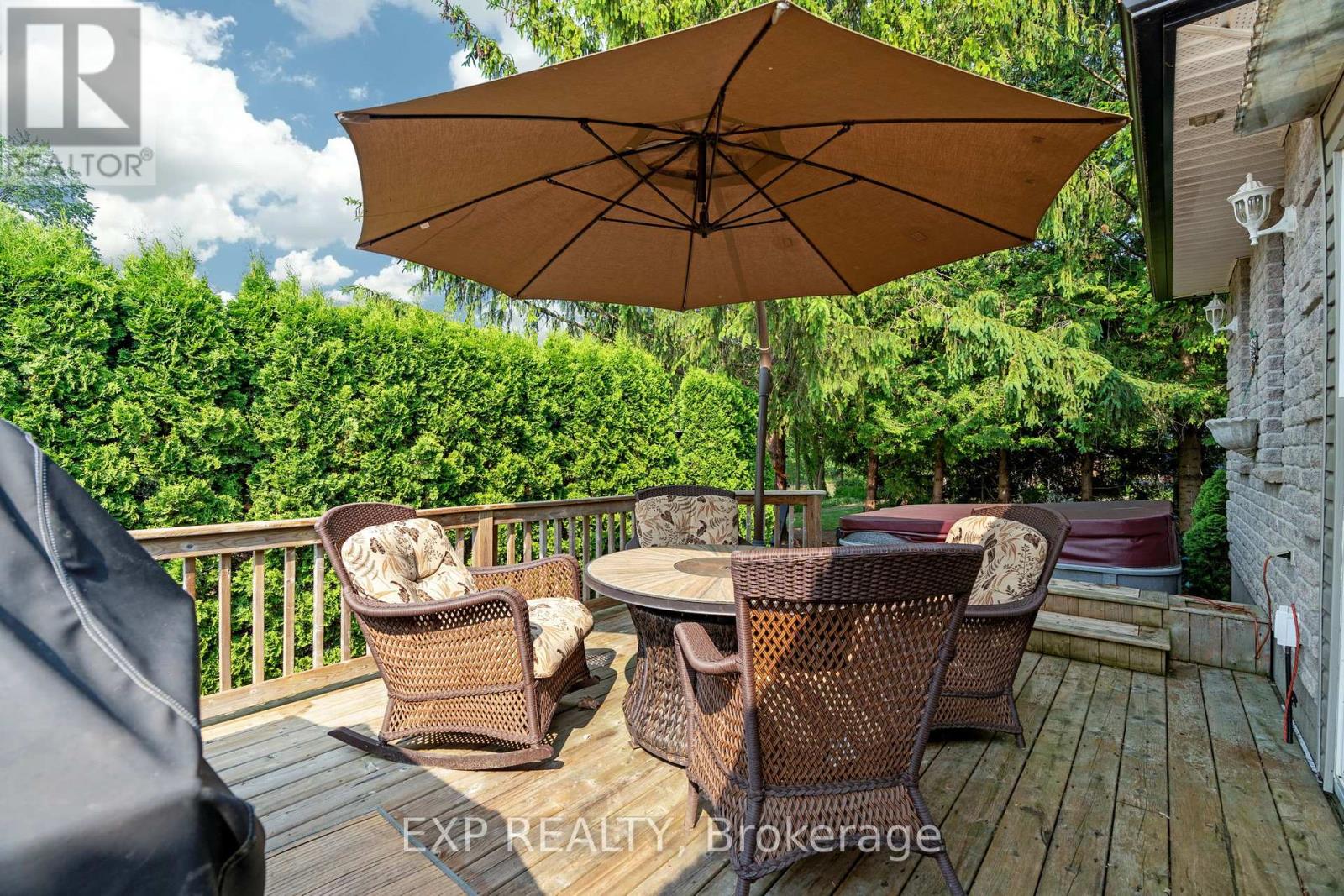 8458 Lazy Lane, Lambton Shores (Port Franks), Ontario  N0M 2N0 - Photo 22 - X12214614