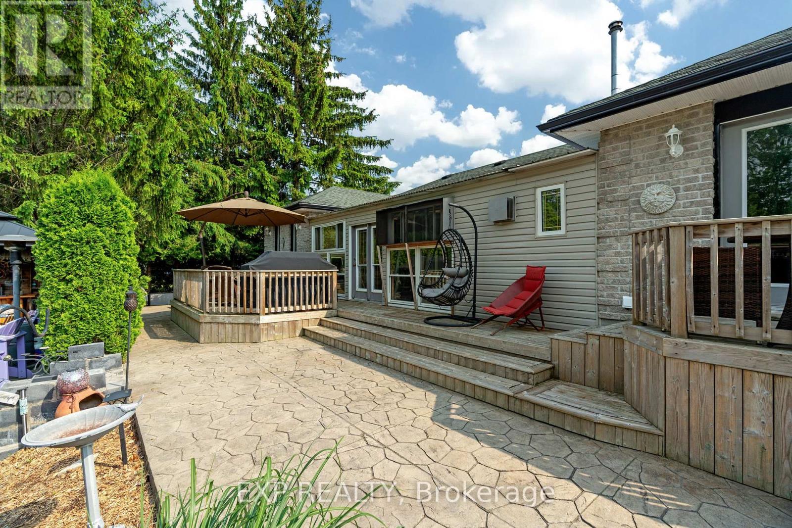 8458 Lazy Lane, Lambton Shores (Port Franks), Ontario  N0M 2N0 - Photo 26 - X12214614